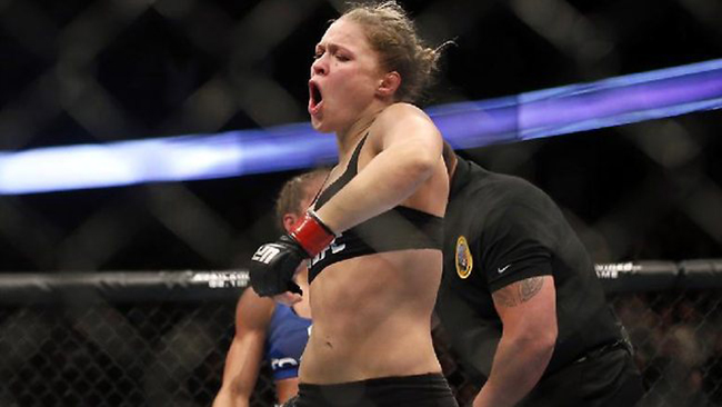 Rousey và những tháng ngày khổ luyện MMA
Khoảnh khắc đẹp về 'nữ hoàng bẻ tay'
Nhà vô địch UFC nữ bẻ gãy tay đối thủ trên sàn
UFC 157: 'Kiều nữ' lại thắng nhờ bẻ tay
UFC 157: “Kiều nữ” đấu “Nữ binh cơ bắp”
